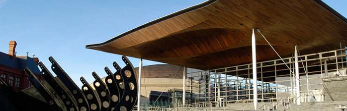 Llun o flaen y Senedd.