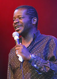 Delwedd o Stephen K Amos