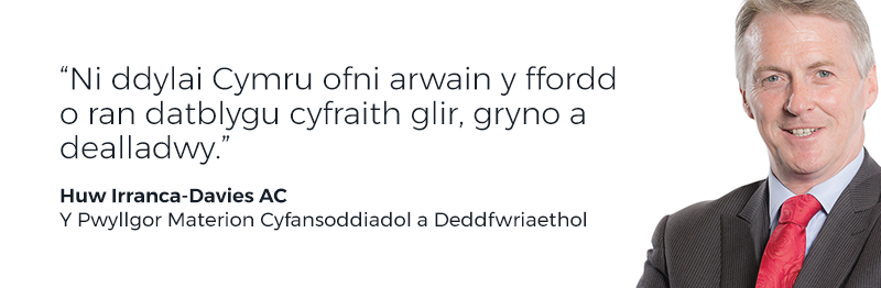 ‘Ni ddylai Cymru ofni arwain y ffordd o ran datblygu cyfraith glir, gryno a dealladwy’
