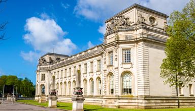 Delwedd o Adeilad Llys y Goron Caerdydd