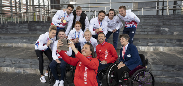 Athletwyr Olympaidd a Pharalympaidd Cymru yn y Senedd