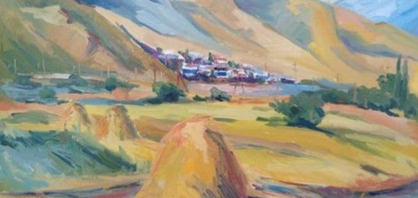 Paentiad o dirwedd wledig gyda theisi gwair euraidd yn y blaendir, caeau gwyrdd, a choed gwasgaredig.