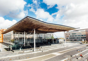 Y Senedd, Bae Caerdydd