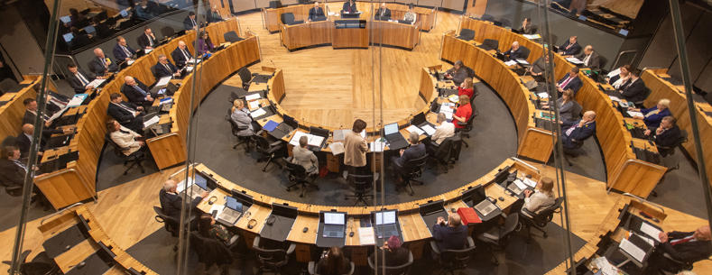 Llun o Siambr y Senedd