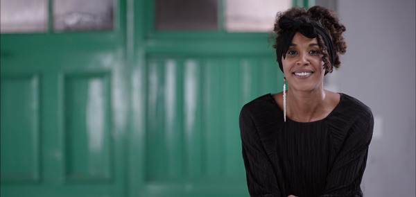 Liana Stuart, cyfarwyddwr y ffilm ddogfen Black and Welsh