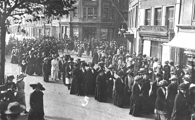 Suffragettes in Castle Square, Caernarfon. — c.1913  ©Gwasanaeth Archifau Gwynedd - Gwynedd Archive Service