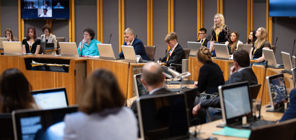 Ail gyfarfod ar y cyd rhwng Senedd Ieuenctid Cymru a Senedd Cymru