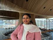 Llun o Sarra Ibrahim yn y Senedd