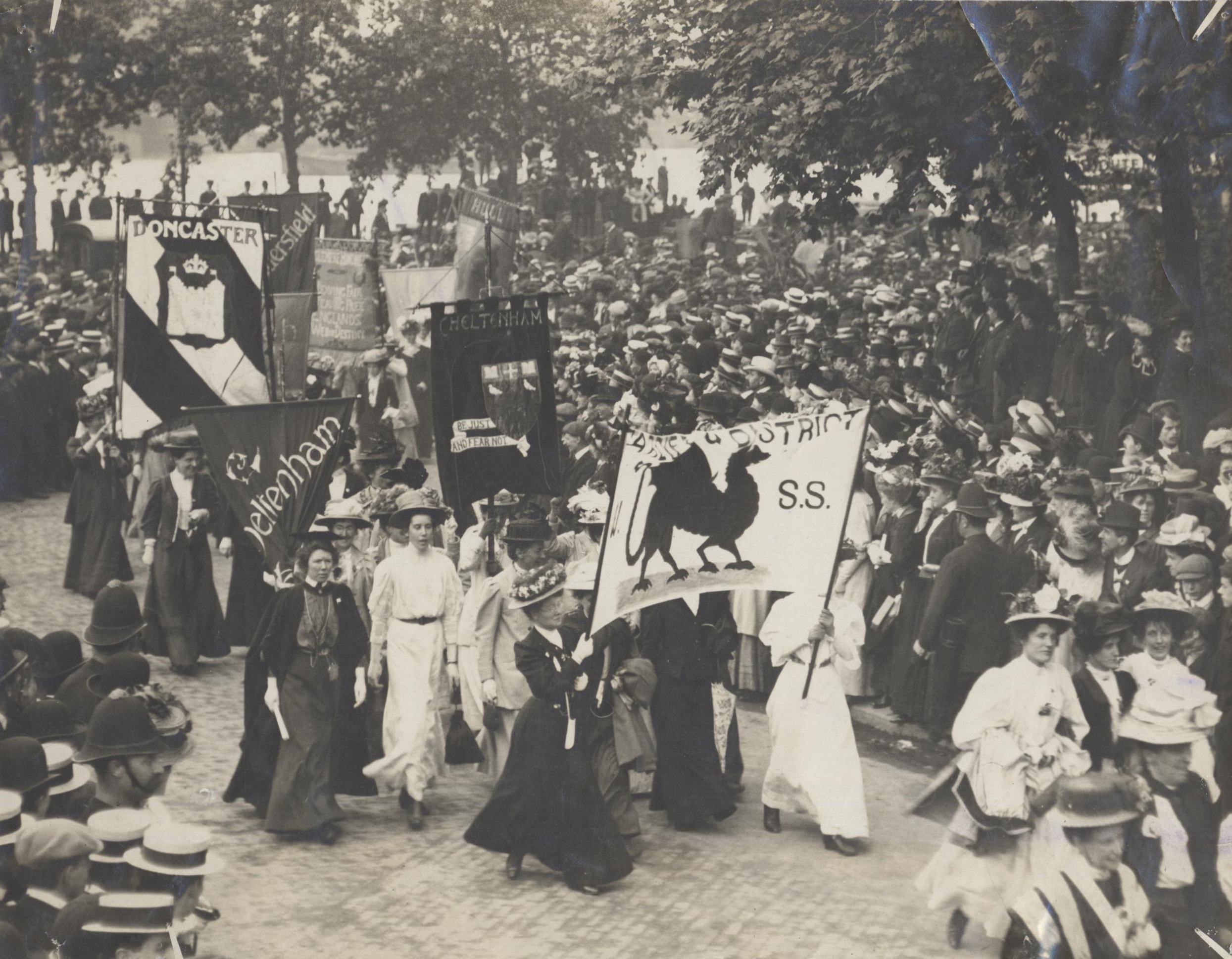 Gorymdaith Fawr y Swffragetiaid, Llundain. ©Media Wales